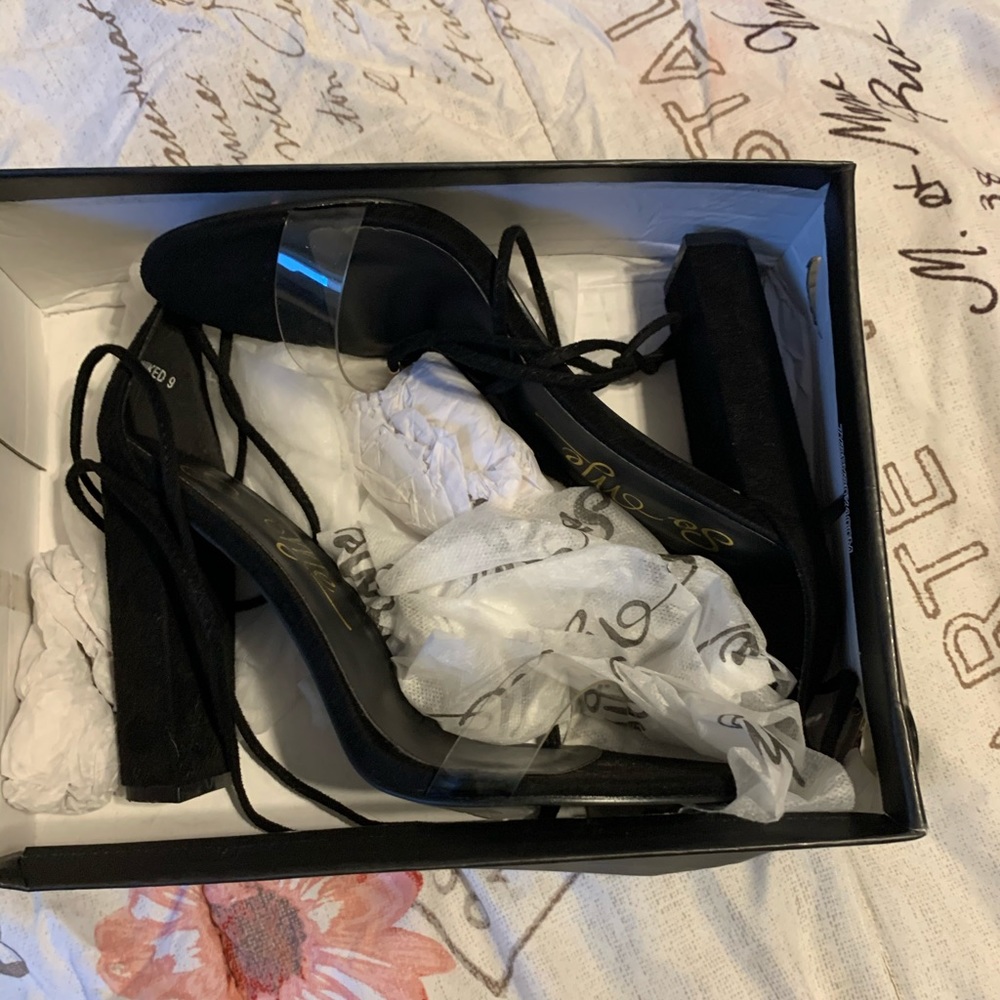 Heels - Picture 2 of 2